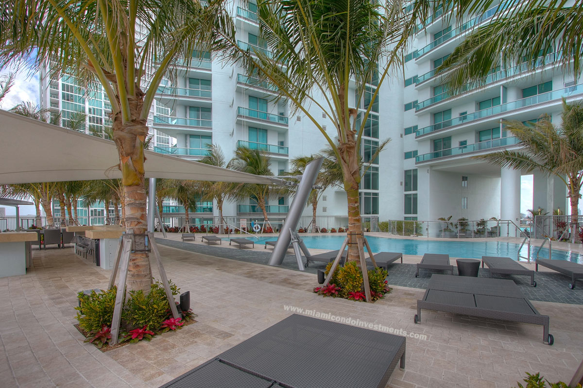 900 Biscayne Bay pool deck